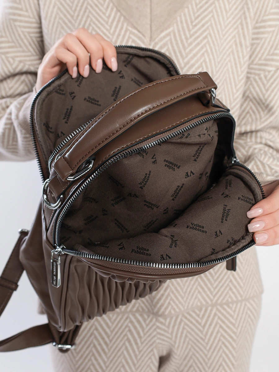 Рюкзак коричневого цвета с драпировкой